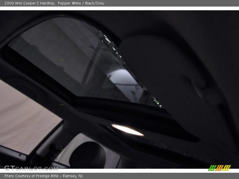Pepper White / Black/Grey 2009 Mini Cooper S Hardtop