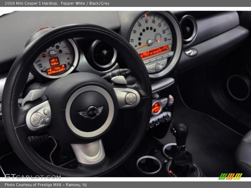 Pepper White / Black/Grey 2009 Mini Cooper S Hardtop