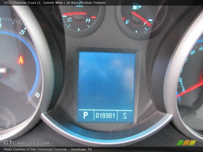 Summit White / Jet Black/Medium Titanium 2011 Chevrolet Cruze LS