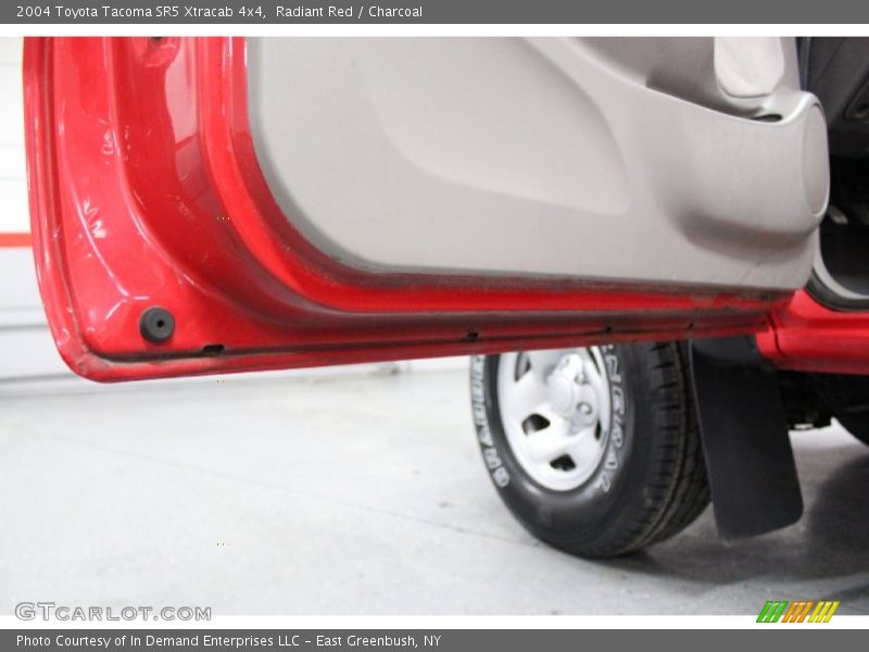 Radiant Red / Charcoal 2004 Toyota Tacoma SR5 Xtracab 4x4