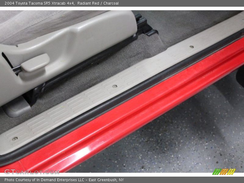 Radiant Red / Charcoal 2004 Toyota Tacoma SR5 Xtracab 4x4