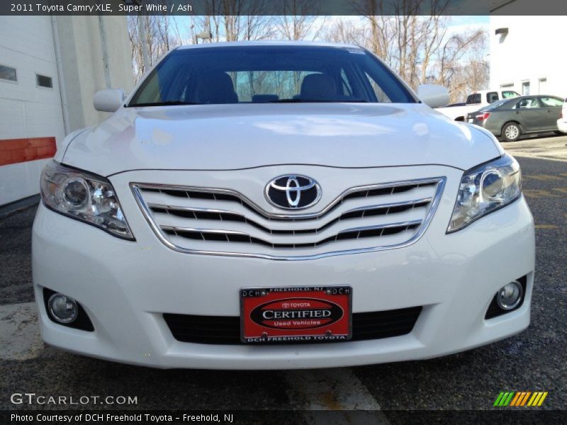 Super White / Ash 2011 Toyota Camry XLE