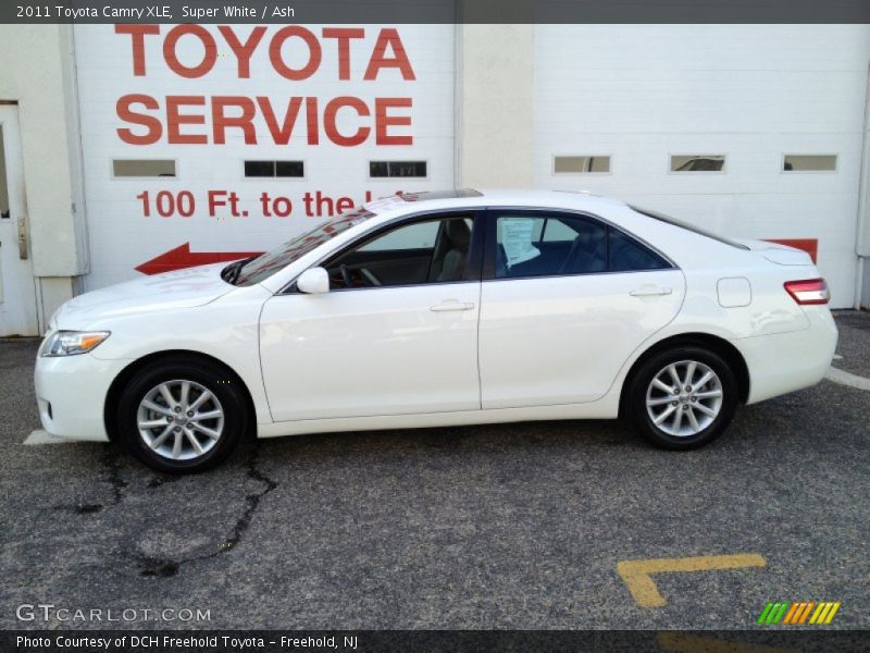 Super White / Ash 2011 Toyota Camry XLE