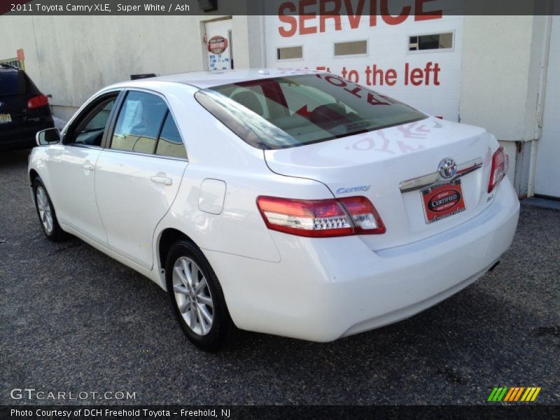 Super White / Ash 2011 Toyota Camry XLE