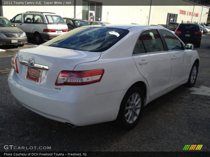 Super White / Ash 2011 Toyota Camry XLE