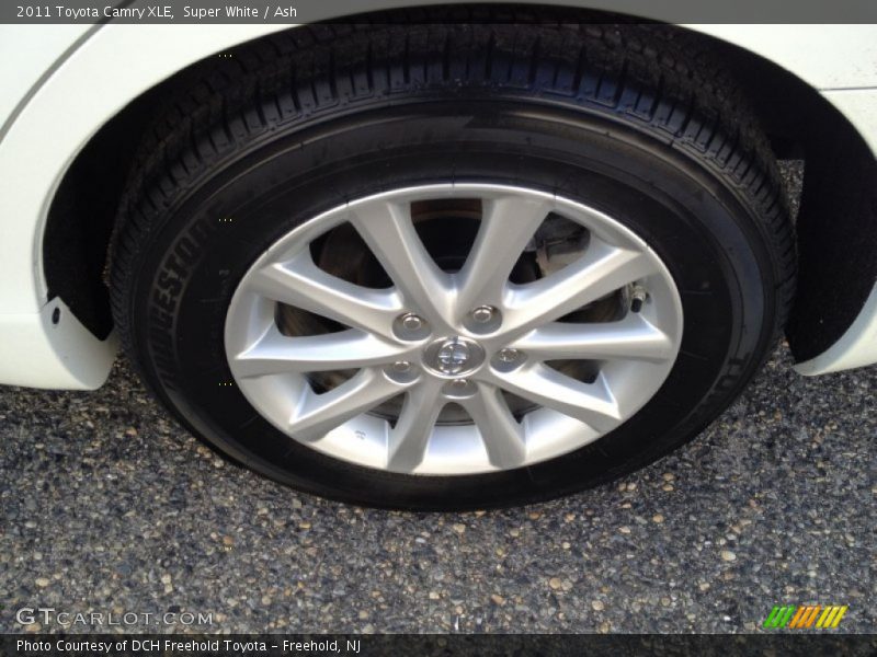 Super White / Ash 2011 Toyota Camry XLE