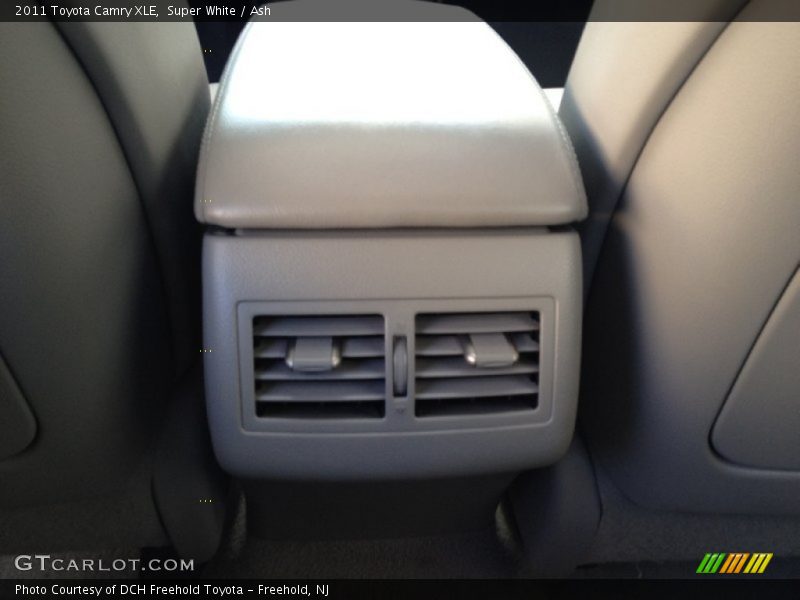 Super White / Ash 2011 Toyota Camry XLE