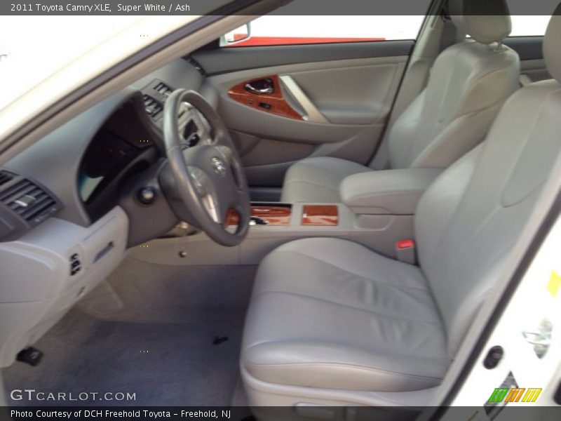 Super White / Ash 2011 Toyota Camry XLE