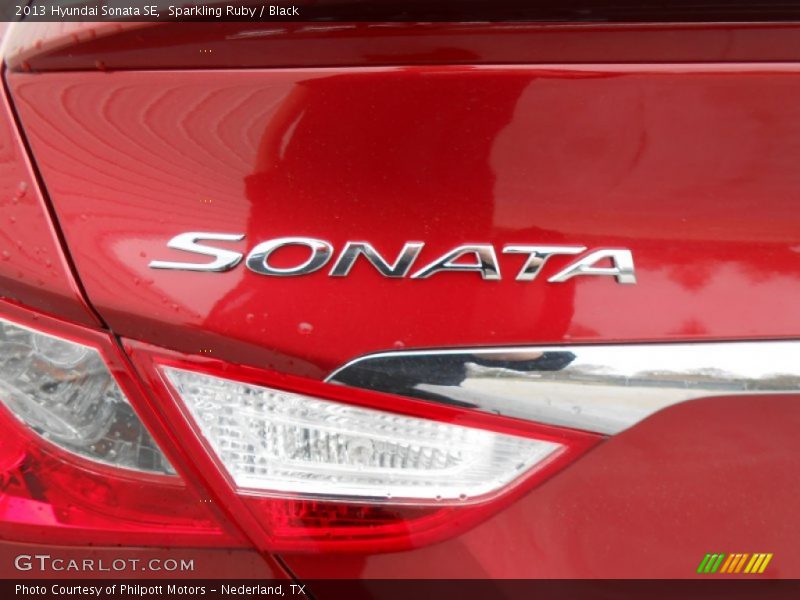 Sparkling Ruby / Black 2013 Hyundai Sonata SE