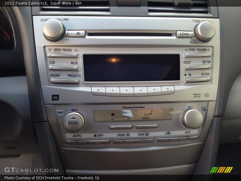 Super White / Ash 2011 Toyota Camry XLE