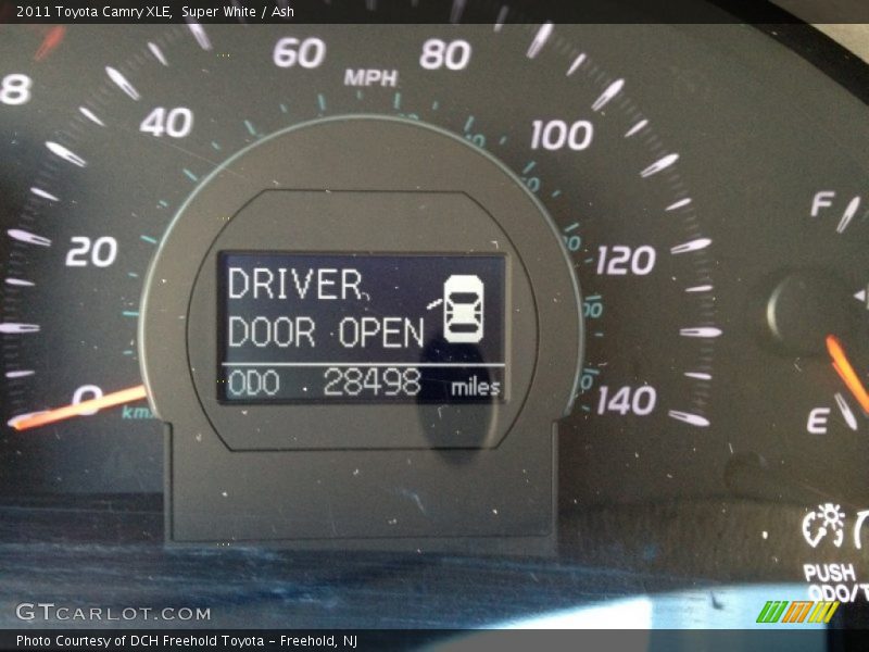 Super White / Ash 2011 Toyota Camry XLE