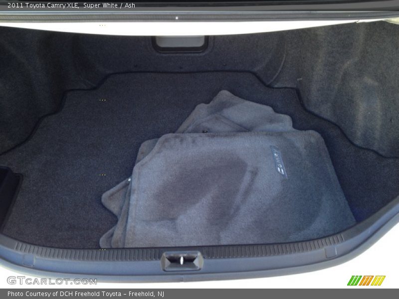 Super White / Ash 2011 Toyota Camry XLE