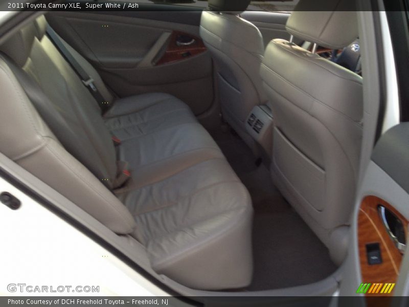 Super White / Ash 2011 Toyota Camry XLE