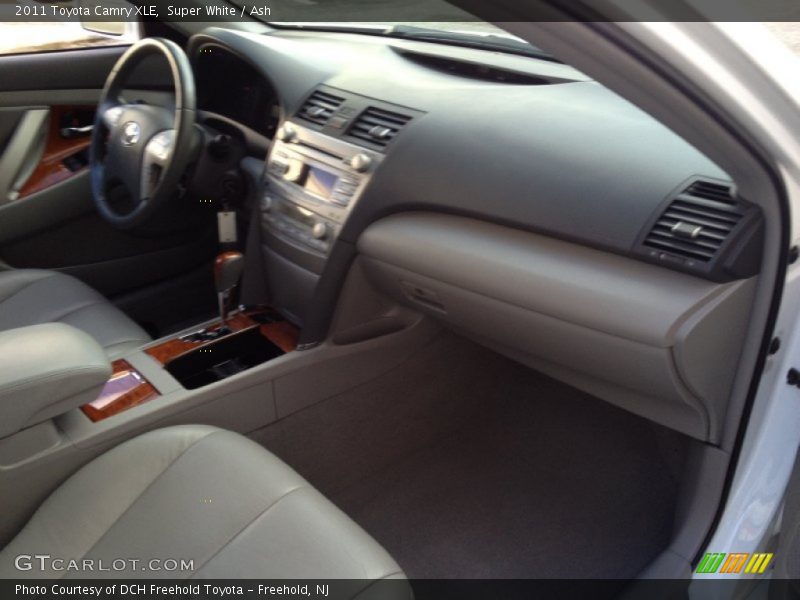 Super White / Ash 2011 Toyota Camry XLE