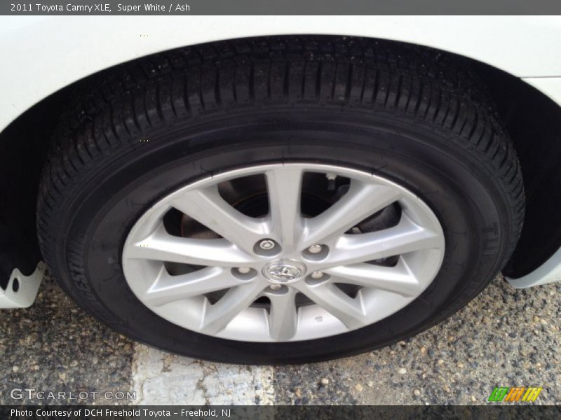 Super White / Ash 2011 Toyota Camry XLE