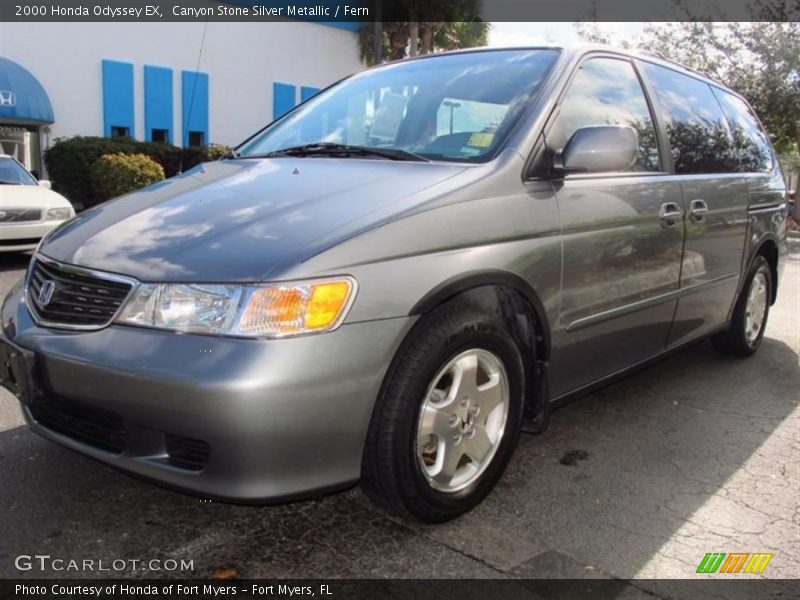 Front 3/4 View of 2000 Odyssey EX