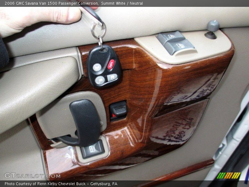 Summit White / Neutral 2006 GMC Savana Van 1500 Passenger Conversion