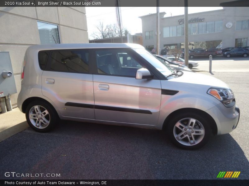 Bright Silver / Black Soul Logo Cloth 2010 Kia Soul +