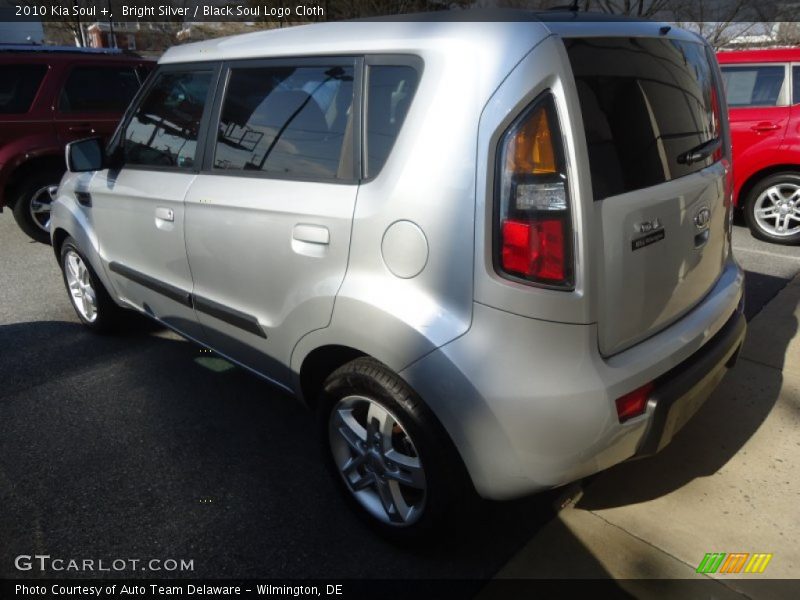 Bright Silver / Black Soul Logo Cloth 2010 Kia Soul +