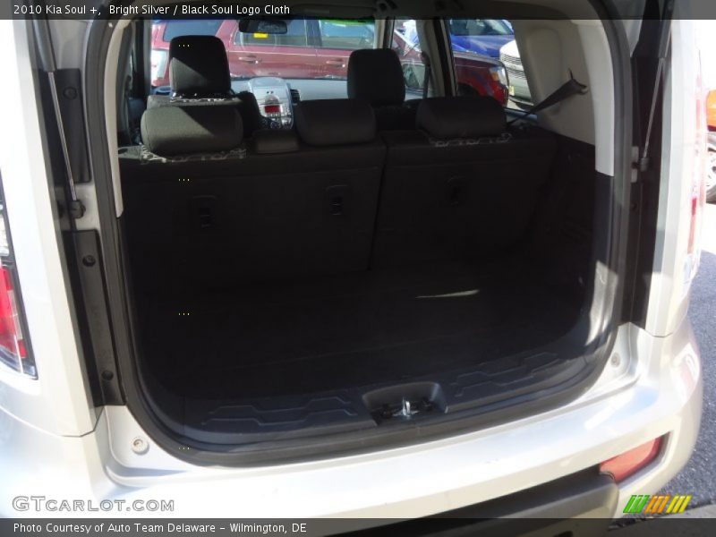 Bright Silver / Black Soul Logo Cloth 2010 Kia Soul +