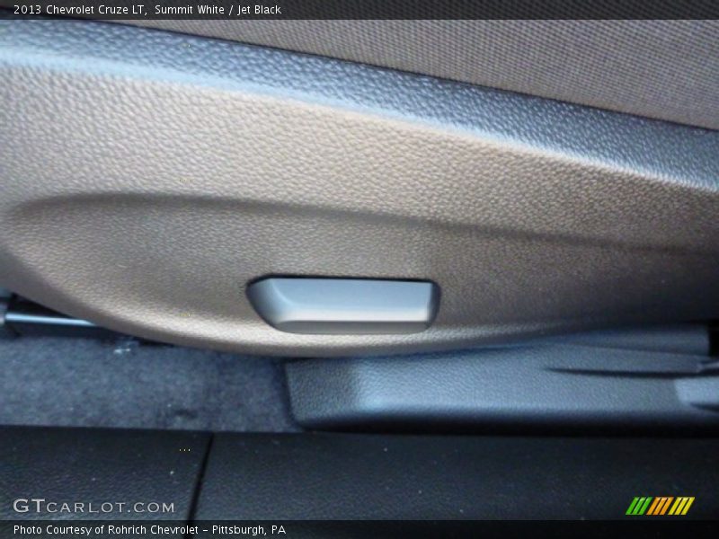 Summit White / Jet Black 2013 Chevrolet Cruze LT
