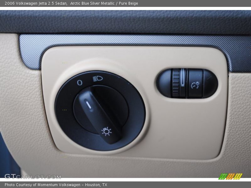 Arctic Blue Silver Metallic / Pure Beige 2006 Volkswagen Jetta 2.5 Sedan