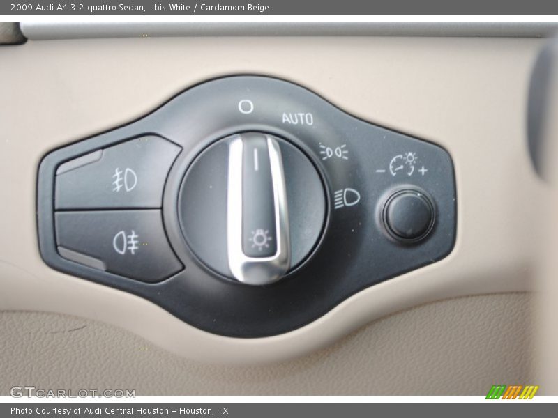 Controls of 2009 A4 3.2 quattro Sedan