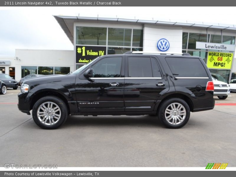 Tuxedo Black Metallic / Charcoal Black 2011 Lincoln Navigator 4x2