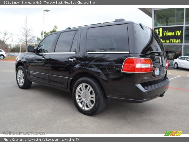 Tuxedo Black Metallic / Charcoal Black 2011 Lincoln Navigator 4x2