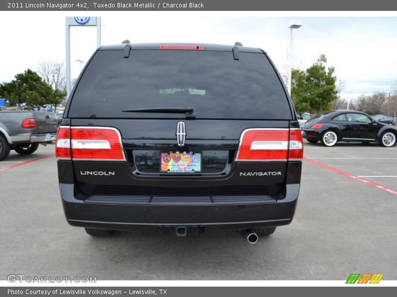 Tuxedo Black Metallic / Charcoal Black 2011 Lincoln Navigator 4x2