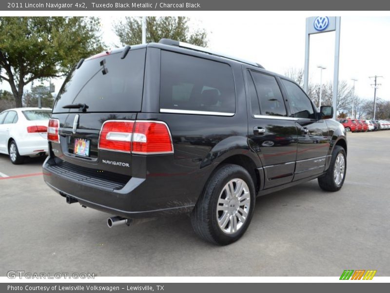 Tuxedo Black Metallic / Charcoal Black 2011 Lincoln Navigator 4x2