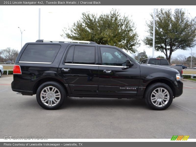 Tuxedo Black Metallic / Charcoal Black 2011 Lincoln Navigator 4x2