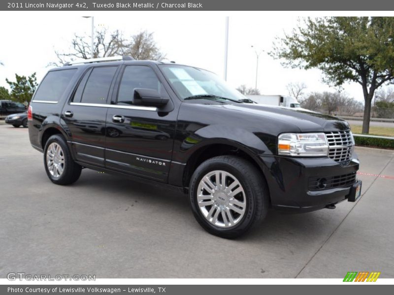 Tuxedo Black Metallic / Charcoal Black 2011 Lincoln Navigator 4x2
