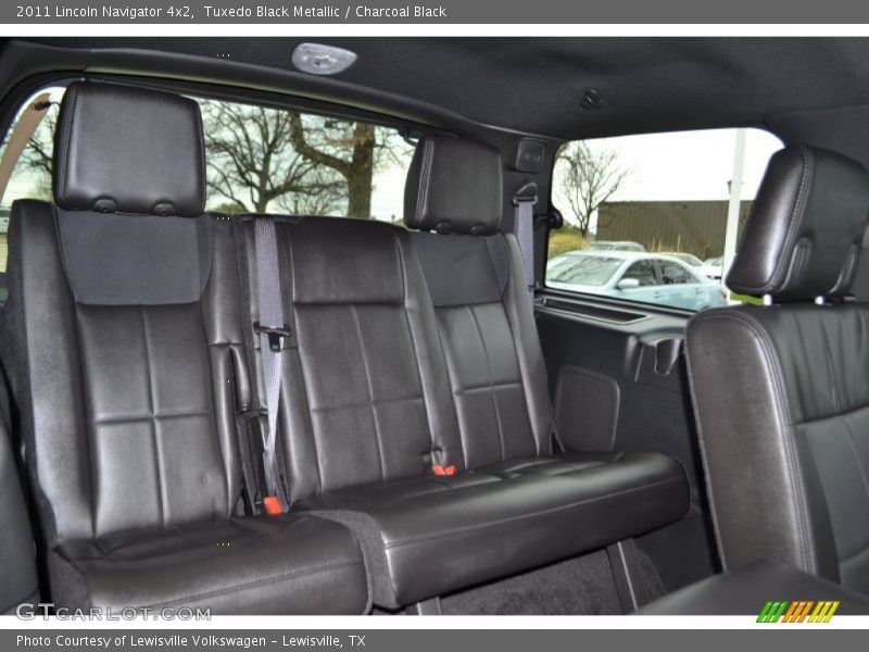 Tuxedo Black Metallic / Charcoal Black 2011 Lincoln Navigator 4x2