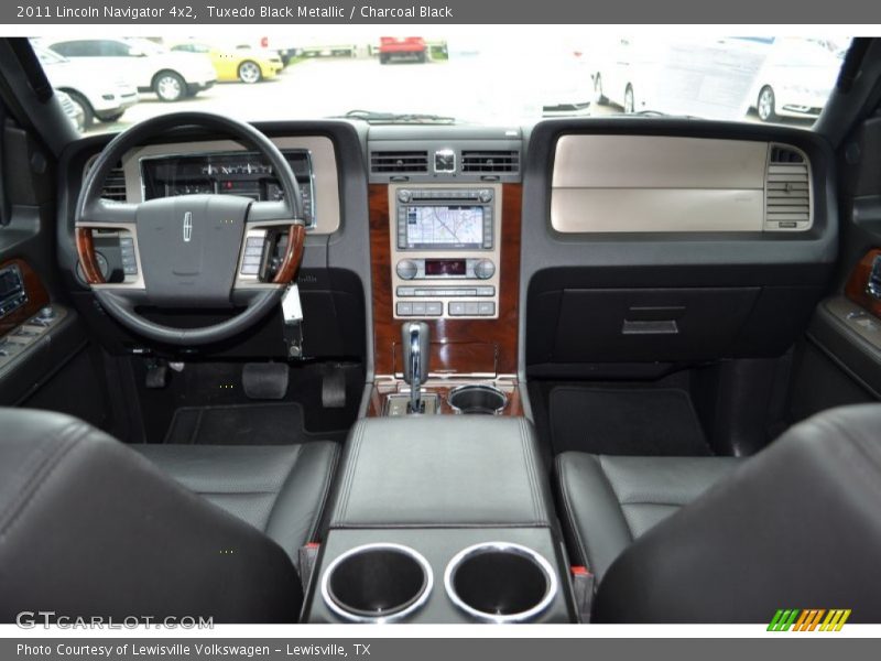 Tuxedo Black Metallic / Charcoal Black 2011 Lincoln Navigator 4x2