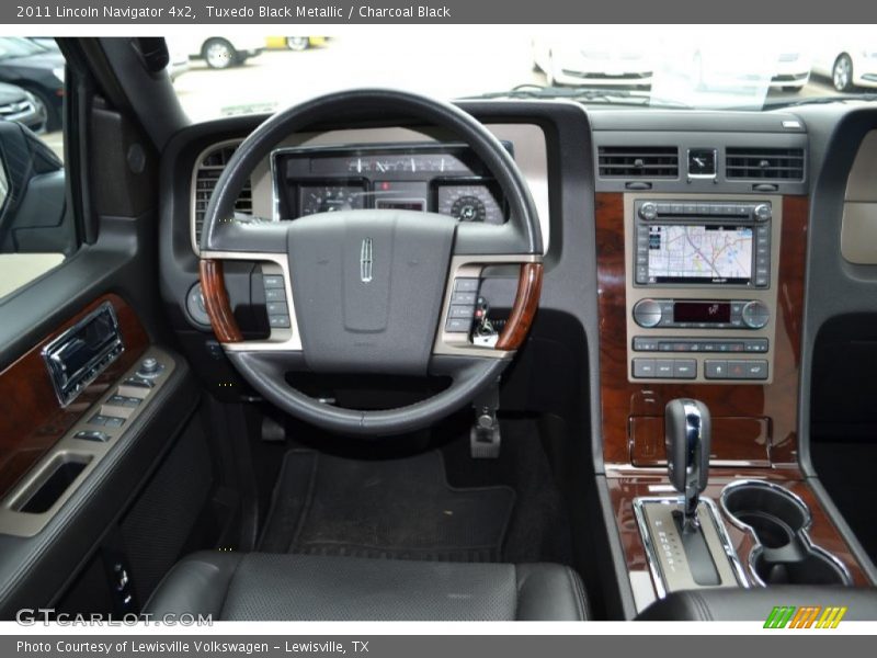 Tuxedo Black Metallic / Charcoal Black 2011 Lincoln Navigator 4x2