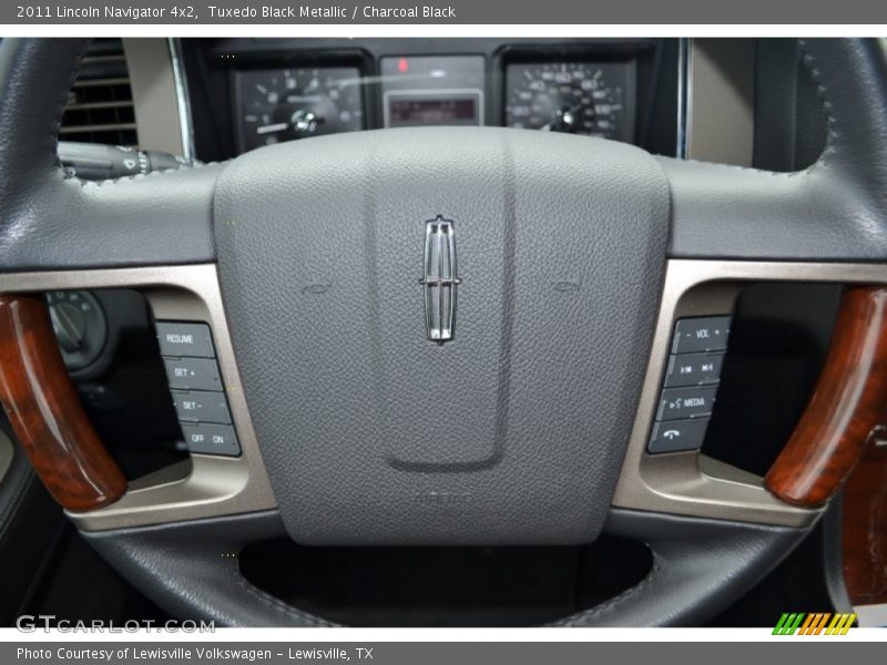 Tuxedo Black Metallic / Charcoal Black 2011 Lincoln Navigator 4x2