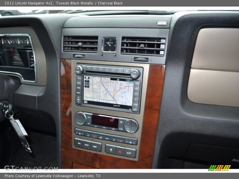 Tuxedo Black Metallic / Charcoal Black 2011 Lincoln Navigator 4x2