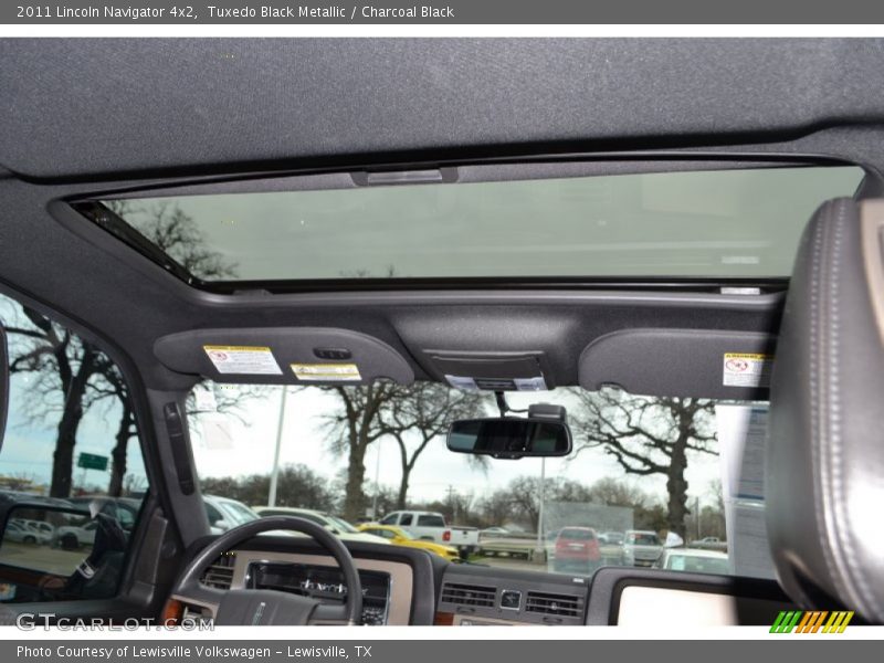 Tuxedo Black Metallic / Charcoal Black 2011 Lincoln Navigator 4x2