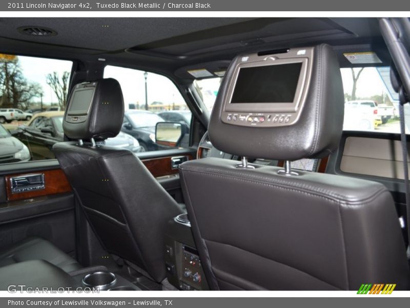 Tuxedo Black Metallic / Charcoal Black 2011 Lincoln Navigator 4x2