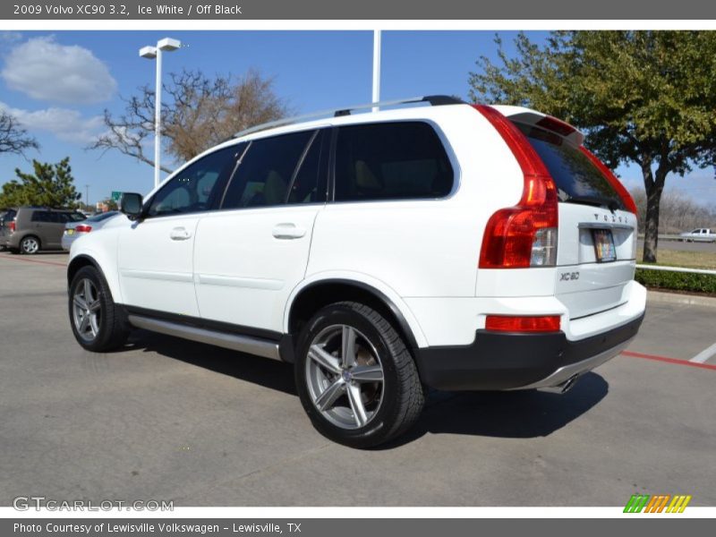Ice White / Off Black 2009 Volvo XC90 3.2