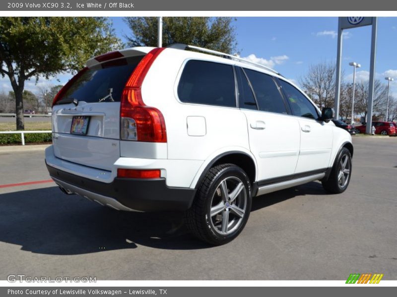 Ice White / Off Black 2009 Volvo XC90 3.2