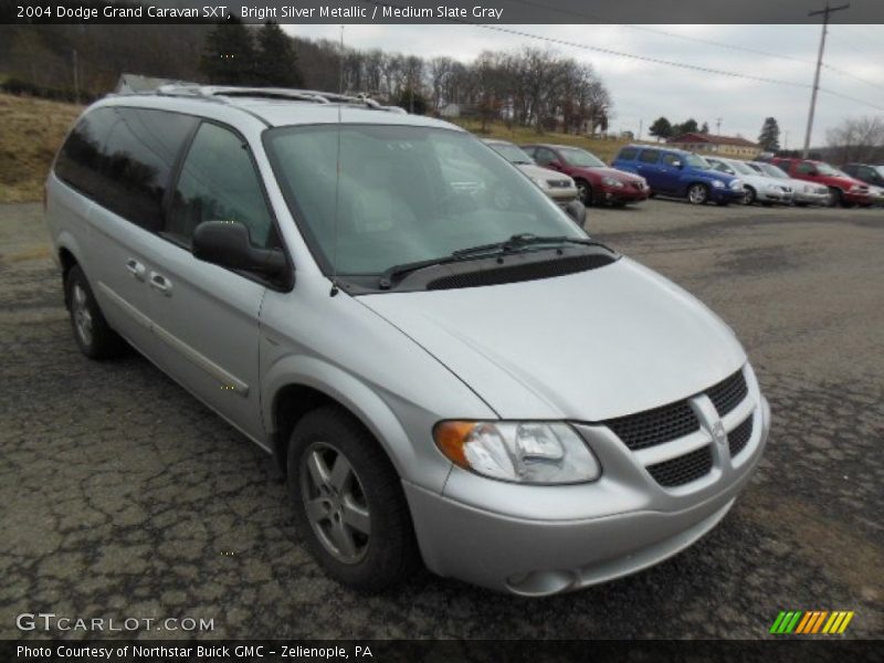 Front 3/4 View of 2004 Grand Caravan SXT