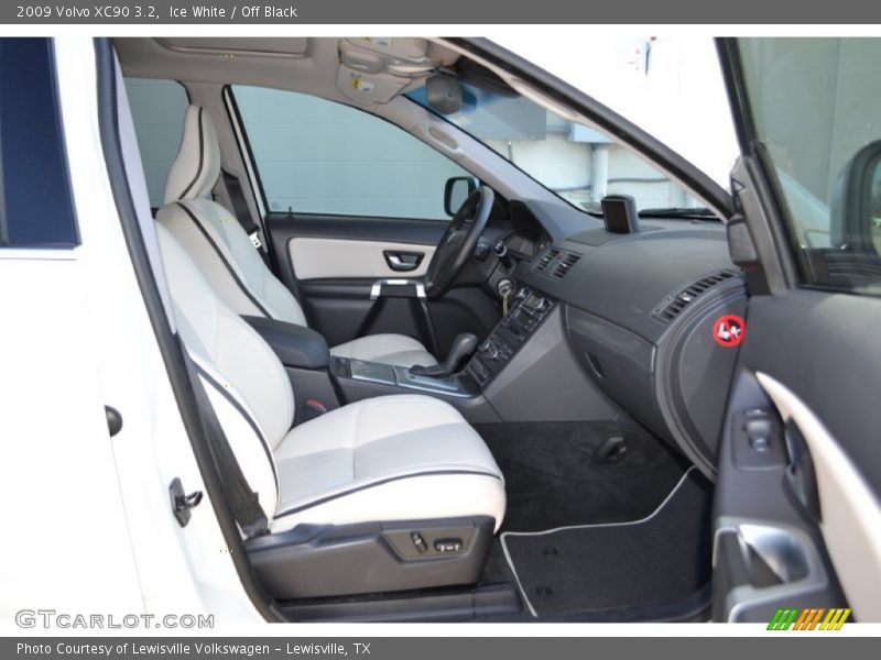 Ice White / Off Black 2009 Volvo XC90 3.2