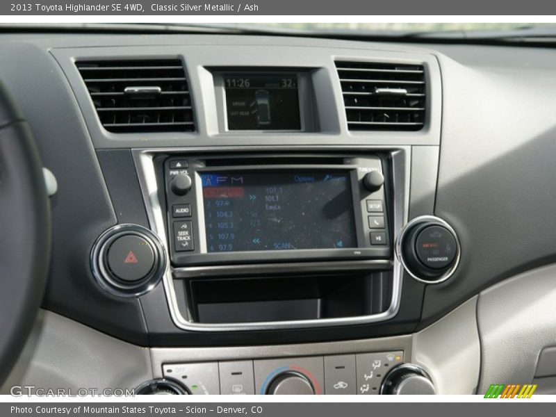 Classic Silver Metallic / Ash 2013 Toyota Highlander SE 4WD