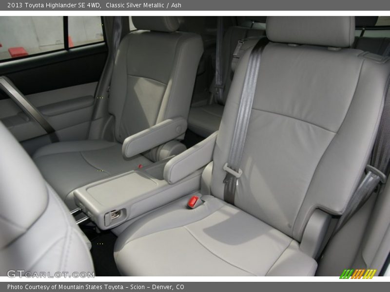 Classic Silver Metallic / Ash 2013 Toyota Highlander SE 4WD