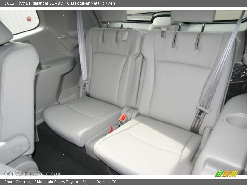 Classic Silver Metallic / Ash 2013 Toyota Highlander SE 4WD