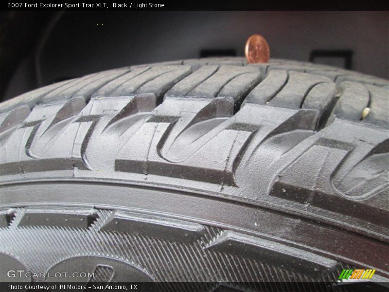 Black / Light Stone 2007 Ford Explorer Sport Trac XLT