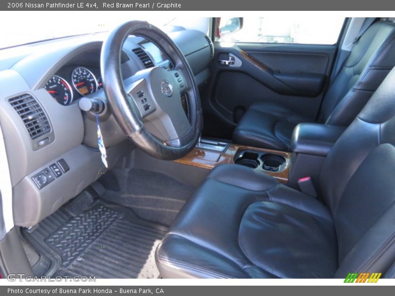  2006 Pathfinder LE 4x4 Graphite Interior