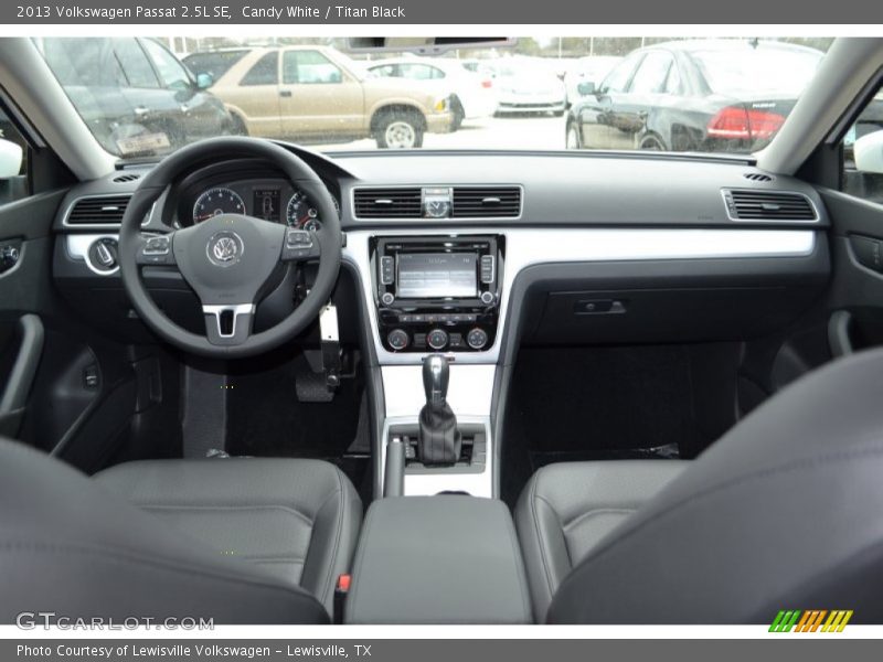 Candy White / Titan Black 2013 Volkswagen Passat 2.5L SE